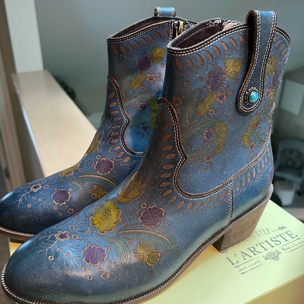 L'ATISTE Blue and Brown Ankle Booties